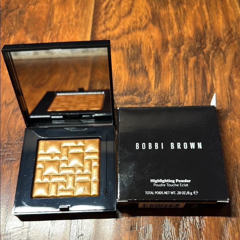 Bobbi Brown Gold Highlighter Compact Radiant Glow in Copper Glow. New in box